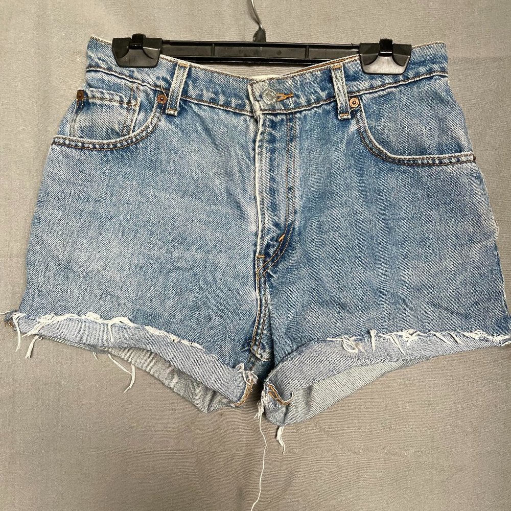 levis 550 relaxed fit high wasted cutoff shorts